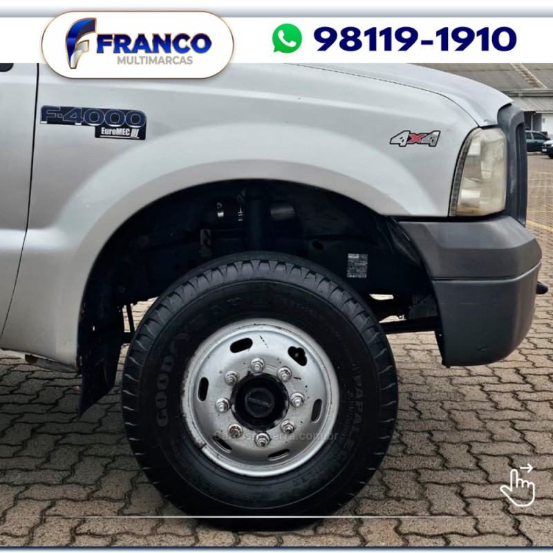 F-4000 TURBO (CUMMINS) 4X4 - 2010 - VACARIA