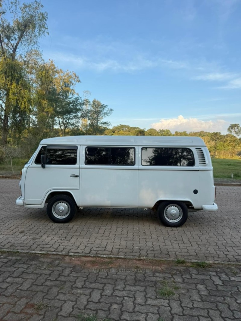 KOMBI 1.4 MI STD LOTAÇÃO 8V FLEX 3P MANUAL - 2010 - ARROIO DO MEIO