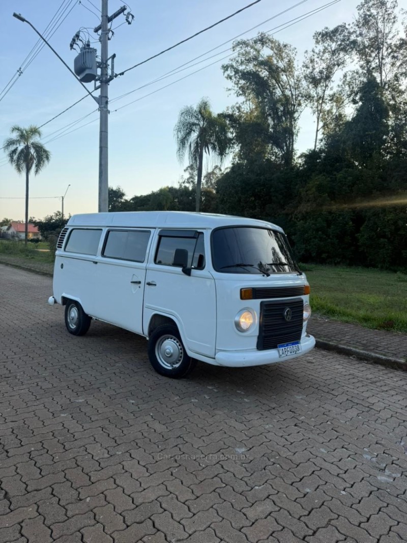 kombi 1.4 mi std lotacao 8v flex 3p manual 2010 arroio do meio