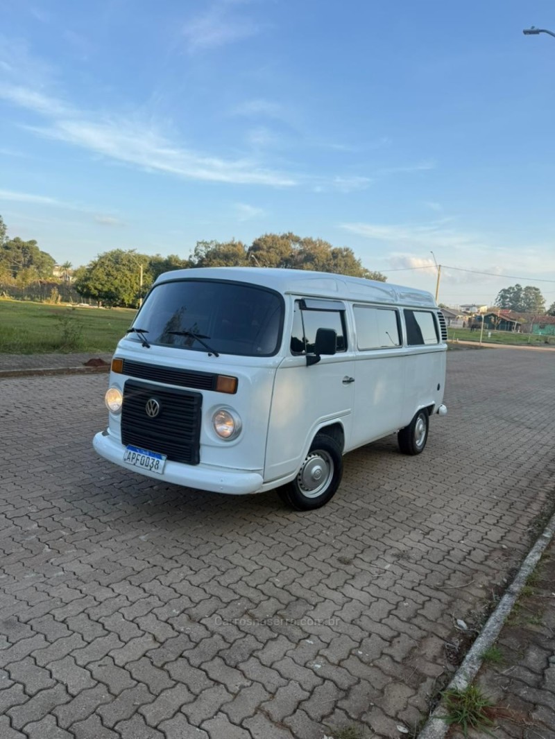 KOMBI 1.4 MI STD LOTAÇÃO 8V FLEX 3P MANUAL - 2010 - ARROIO DO MEIO