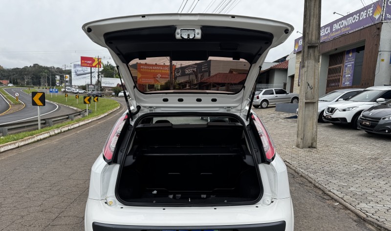 PUNTO 1.8 SPORTING 16V FLEX 4P MANUAL - 2015 - DOIS IRMãOS