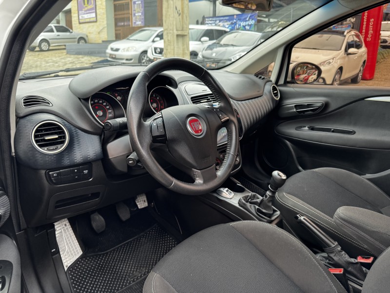 PUNTO 1.8 SPORTING 16V FLEX 4P MANUAL - 2015 - DOIS IRMãOS