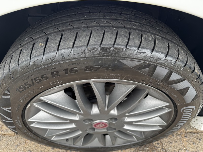 PUNTO 1.8 SPORTING 16V FLEX 4P MANUAL - 2015 - DOIS IRMãOS