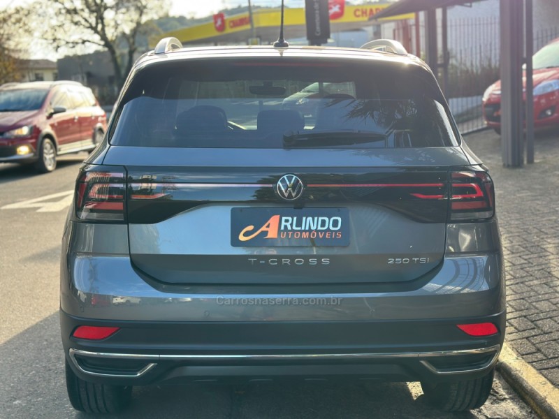 T-CROSS 1.4 HIGHLINE TSI 16V FLEX 4P AUTOMÁTICO - 2024 - PAROBé