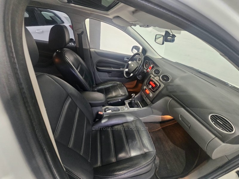 FOCUS 2.0 GHIA 16V GASOLINA 4P MANUAL - 2009 - CAXIAS DO SUL
