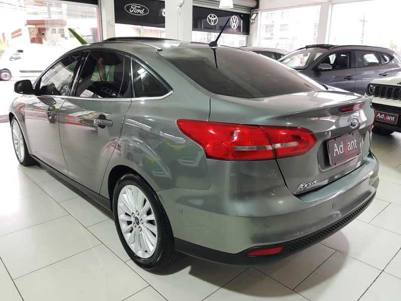 FOCUS 2.0 TITANIUM PLUS FASTBACK 16V FLEX 4P AUTOMÁTICO - 2017 - CAXIAS DO SUL