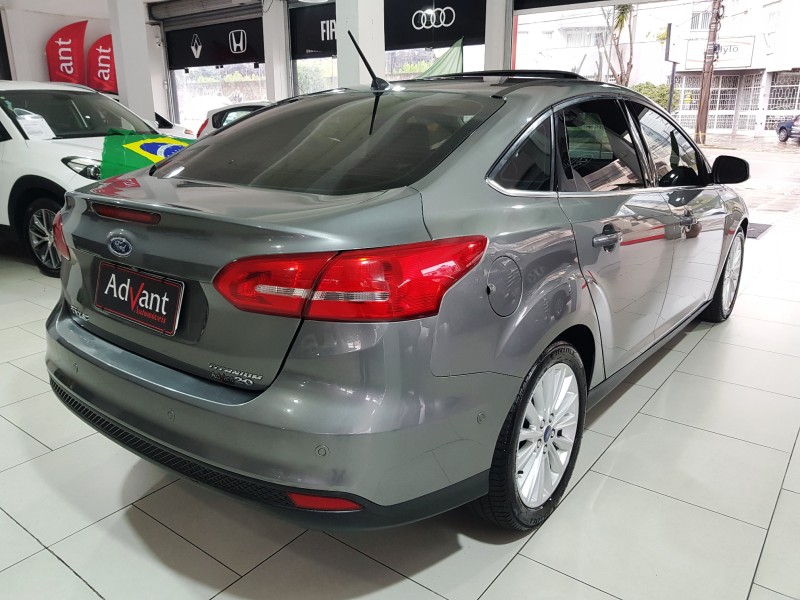 FOCUS 2.0 TITANIUM PLUS FASTBACK 16V FLEX 4P AUTOMÁTICO - 2017 - CAXIAS DO SUL