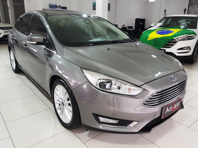 FOCUS 2.0 TITANIUM PLUS FASTBACK 16V FLEX 4P AUTOMÁTICO - 2017 - CAXIAS DO SUL