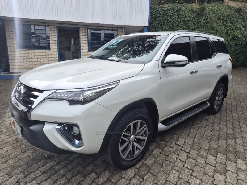 hilux sw4 2.8 srx 4x4 7 lugares 16v turbo intercooler diesel 4p automatico 2017 caxias do sul