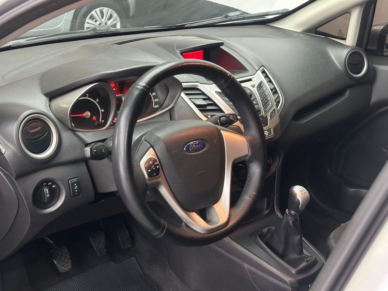 FIESTA 1.6 SE HATCH 16V FLEX 4P MANUAL - 2012 - CAXIAS DO SUL