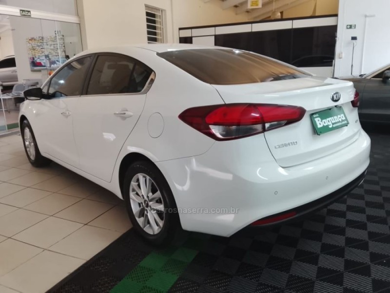 CERATO 1.6 EX SEDAN 16V GASOLINA 4P AUTOMÁTICO - 2019 - NOVO HAMBURGO