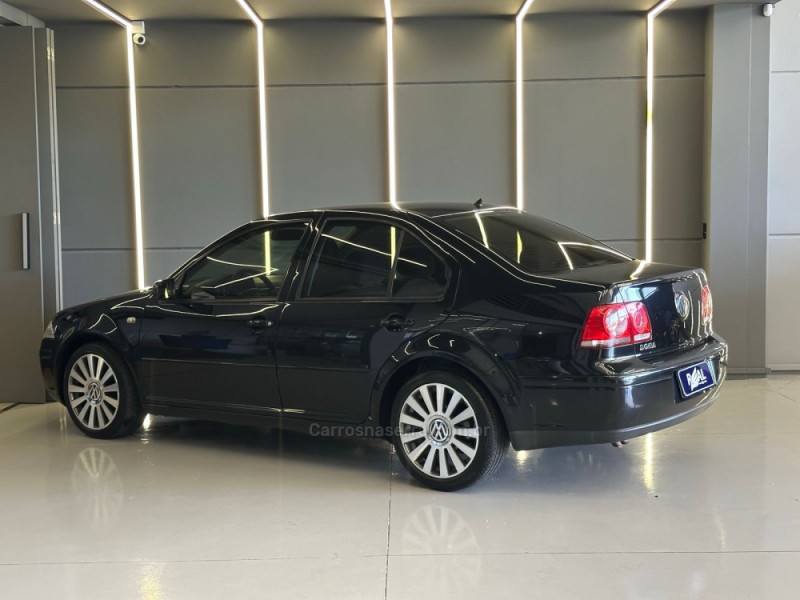 BORA 2.0 MI 8V FLEX 4P MANUAL - 2009 - SAPIRANGA