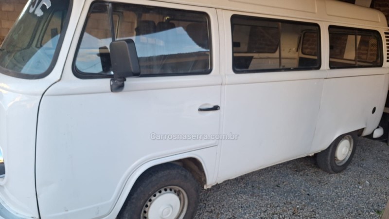 KOMBI 1.4 MI STD ESCOLAR 8V FLEX 3P MANUAL - 2012 - CAXIAS DO SUL