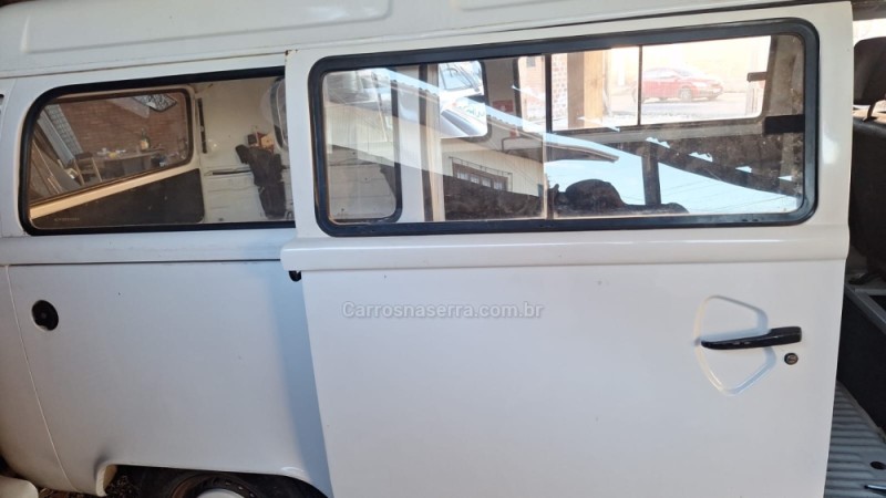 KOMBI 1.4 MI STD ESCOLAR 8V FLEX 3P MANUAL - 2012 - CAXIAS DO SUL