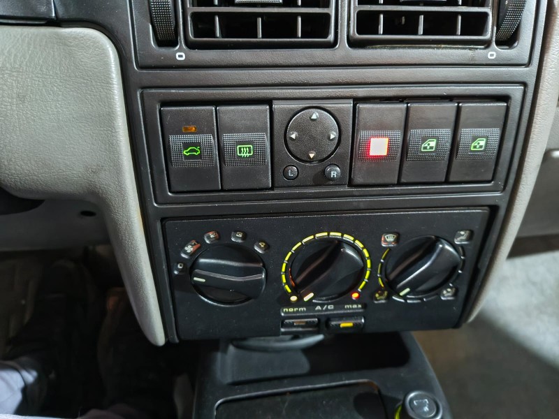 SANTANA 2.0 MI COMFORTLINE 8V GASOLINA 4P MANUAL - 2003 - CAXIAS DO SUL