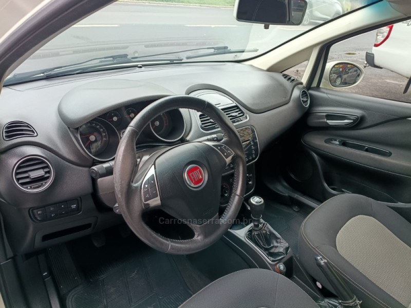 LINEA 1.8 ESSENCE 16V FLEX 4P MANUAL - 2015 - NOVA PETRóPOLIS