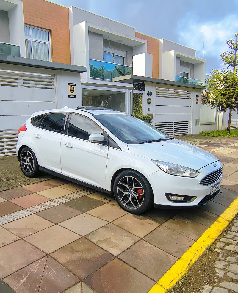 FOCUS 2.0 TITANIUM HATCH 16V FLEX 4P AUTOMÁTICO - 2017 - FARROUPILHA