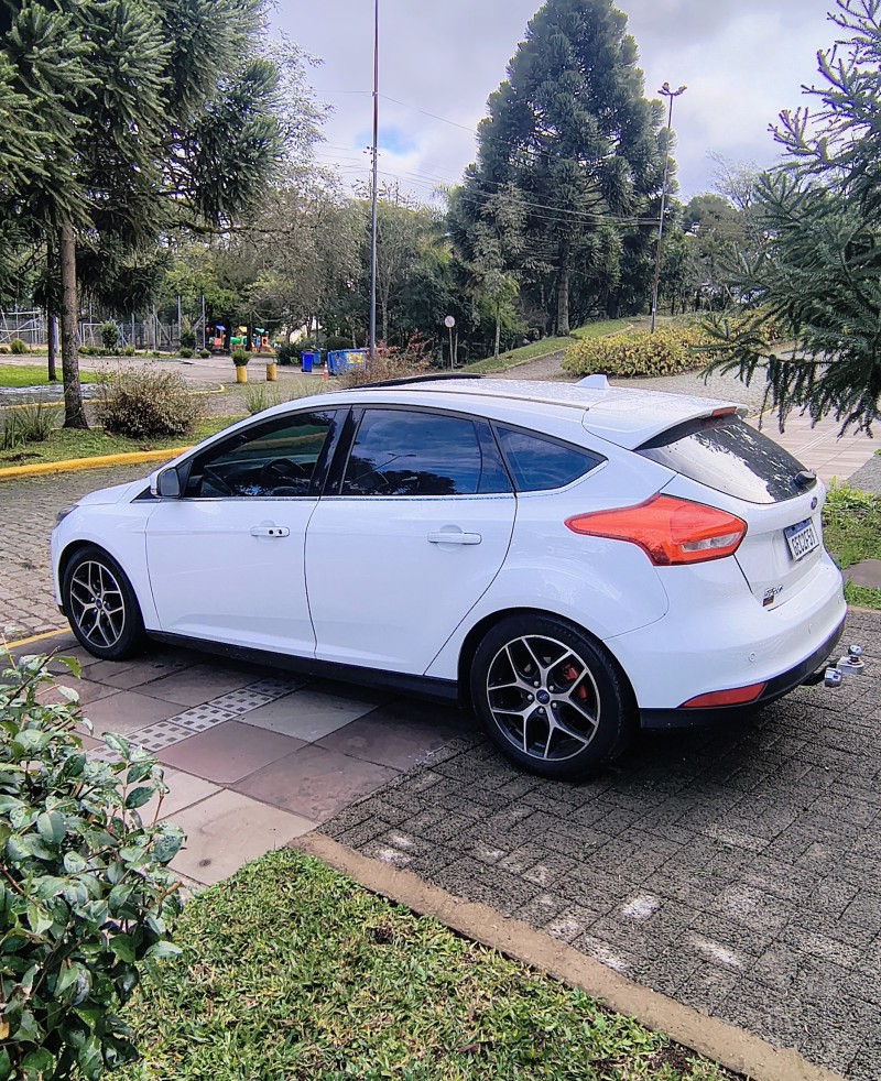 FOCUS 2.0 TITANIUM HATCH 16V FLEX 4P AUTOMÁTICO - 2017 - FARROUPILHA