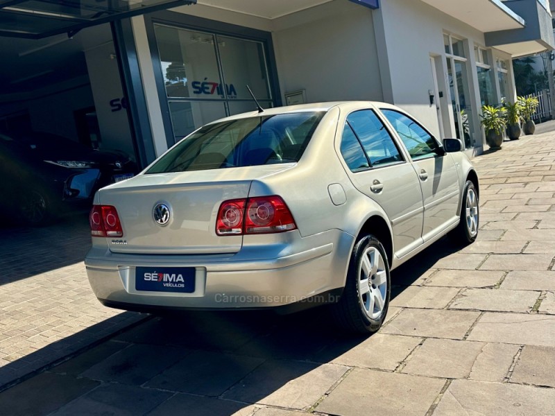 BORA 2.0 MI 8V GASOLINA 4P AUTOMÁTICO - 2010 - GUAPORé