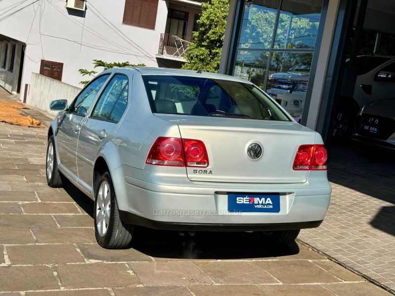 BORA 2.0 MI 8V GASOLINA 4P AUTOMÁTICO - 2010 - GUAPORé
