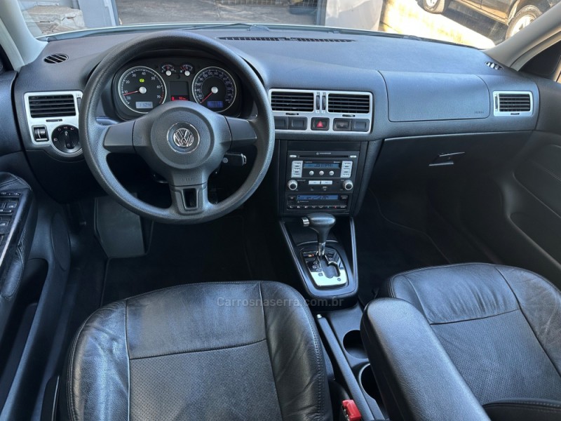 BORA 2.0 MI 8V GASOLINA 4P AUTOMÁTICO - 2010 - GUAPORé