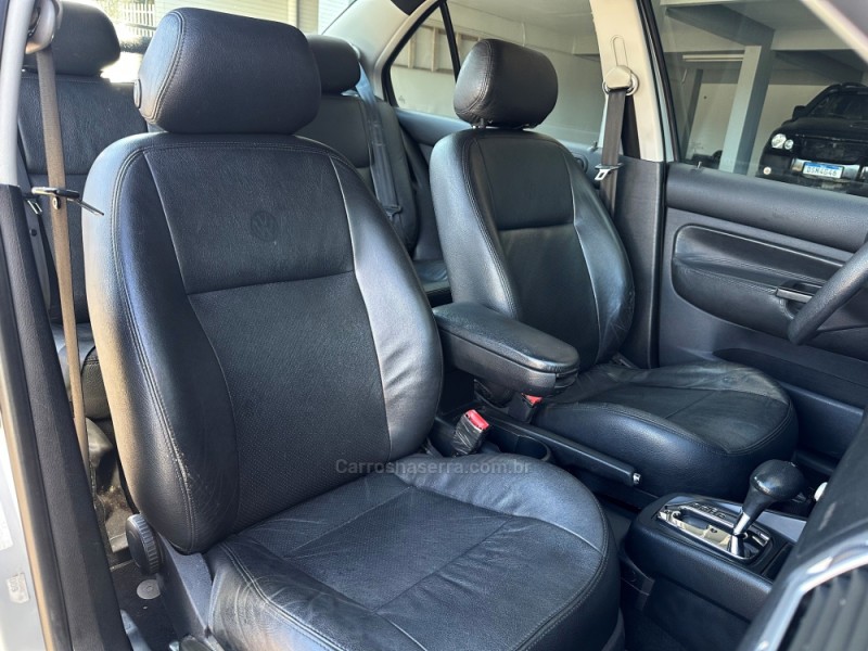 BORA 2.0 MI 8V GASOLINA 4P AUTOMÁTICO - 2010 - GUAPORé