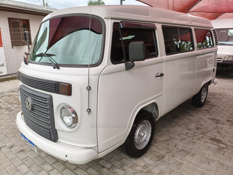 KOMBI 1.4 MI STD LOTAÇÃO 8V FLEX 3P MANUAL - 2010 - CAXIAS DO SUL