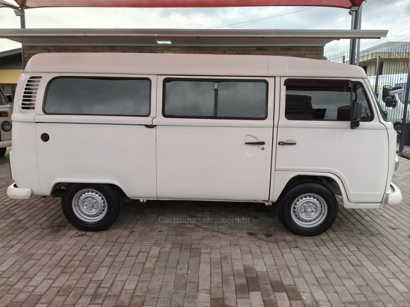 KOMBI 1.4 MI STD LOTAÇÃO 8V FLEX 3P MANUAL - 2010 - CAXIAS DO SUL