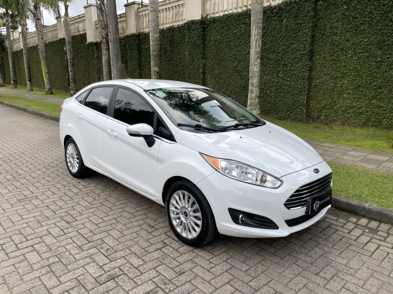 FIESTA 1.6 TITANIUM SEDAN 16V FLEX 4P AUTOMÁTICO - 2017 - CAXIAS DO SUL