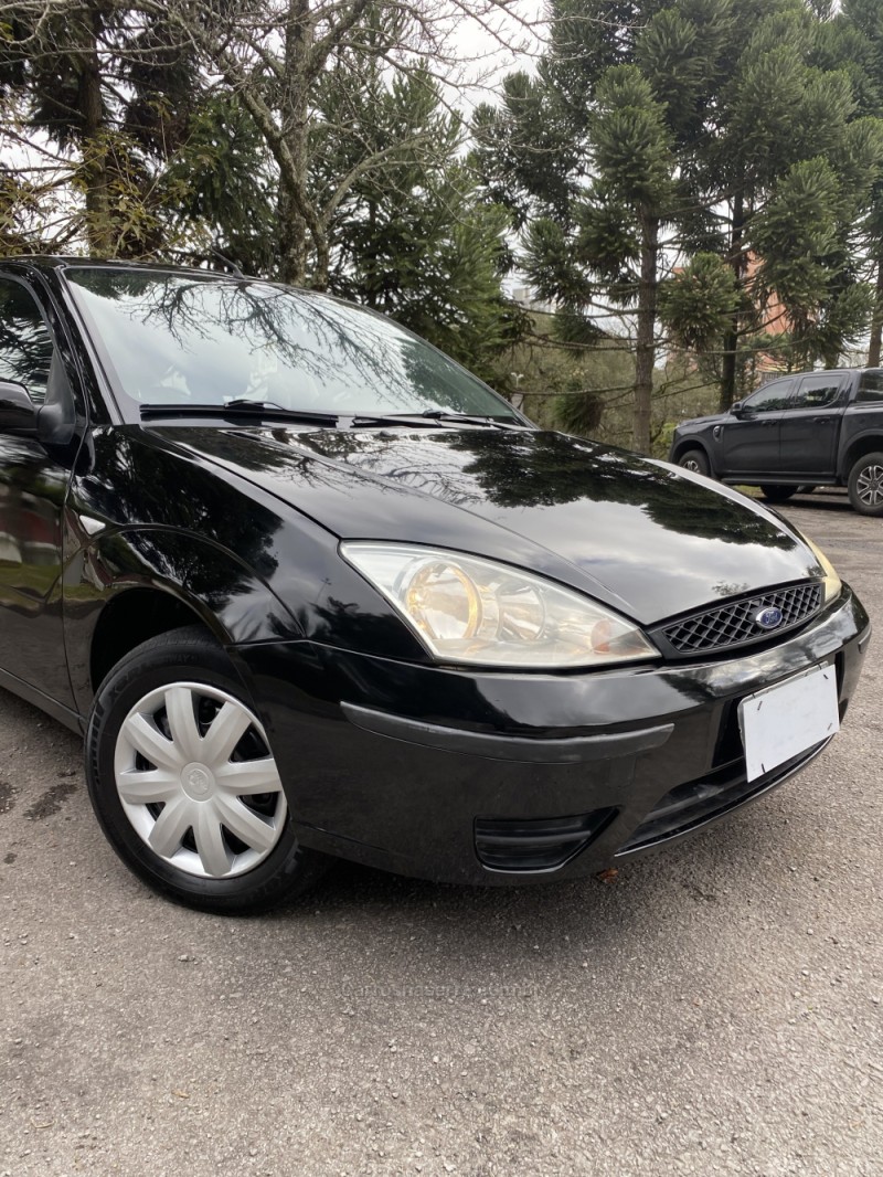 FOCUS 1.6 8V FLEX 4P MANUAL - 2005 - FARROUPILHA