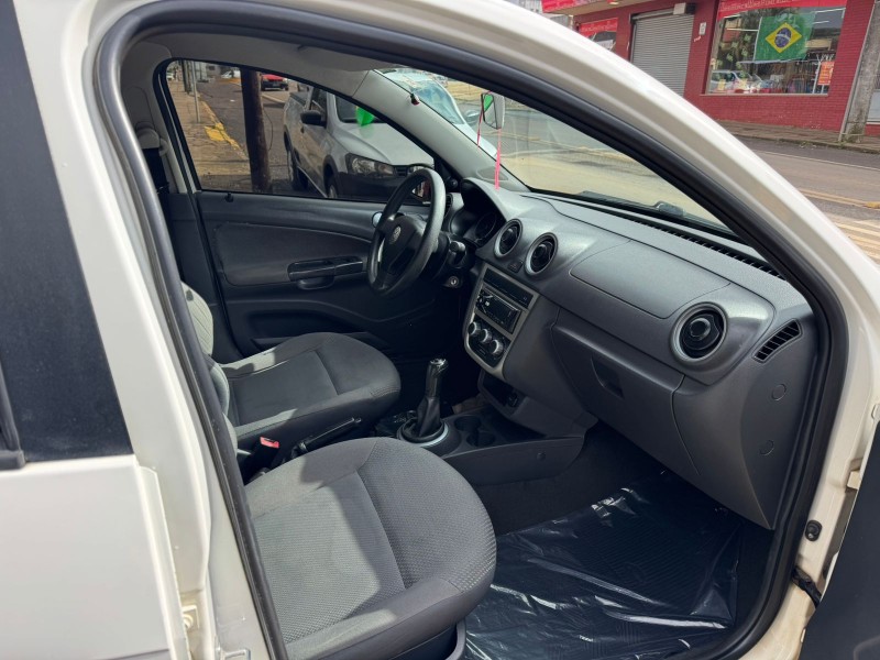 VOYAGE 1.0 MI 8V FLEX 4P MANUAL - 2012 - VACARIA