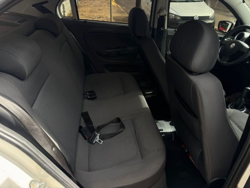 VOYAGE 1.0 MI 8V FLEX 4P MANUAL - 2012 - VACARIA