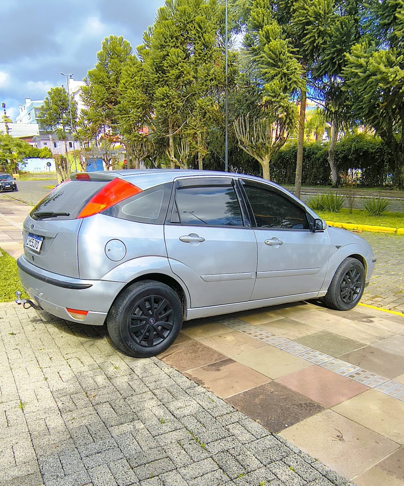 FOCUS 1.6 GL 16V FLEX 4P MANUAL - 2005 - FARROUPILHA