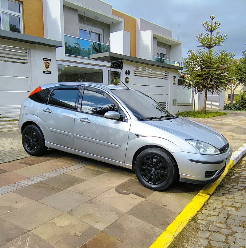 FOCUS 1.6 GL 16V FLEX 4P MANUAL - 2005 - FARROUPILHA