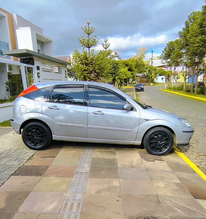 FOCUS 1.6 GL 16V FLEX 4P MANUAL - 2005 - FARROUPILHA