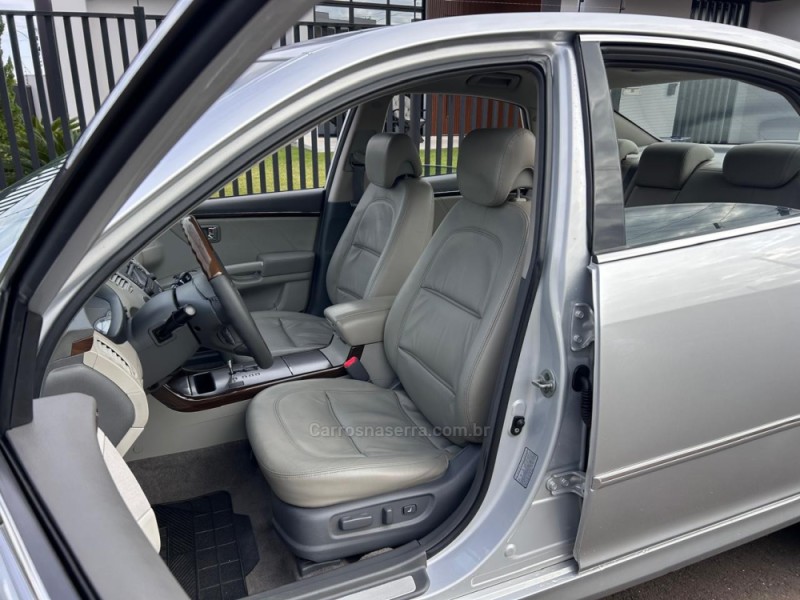AZERA 3.3 MPFI GLS SEDAN V6 24V GASOLINA 4P AUTOMÁTICO - 2011 - VENâNCIO AIRES