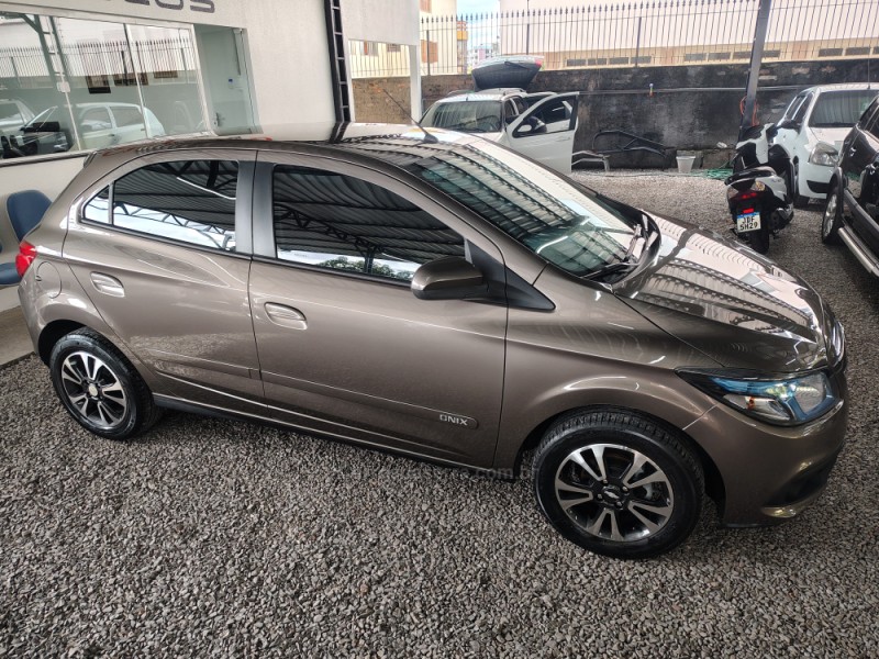 ONIX 1.4 MPFI LT 8V FLEX 4P MANUAL - 2014 - CAXIAS DO SUL