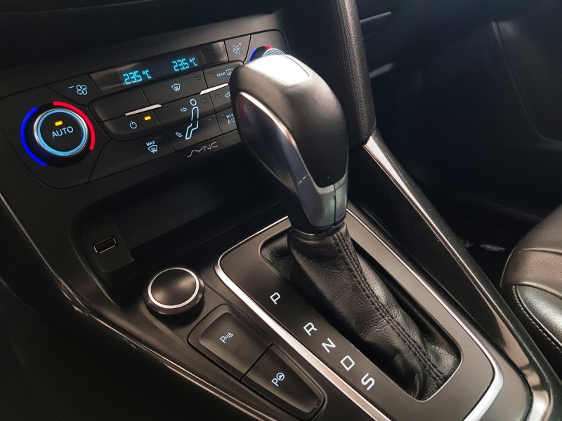 FOCUS 2.0 TITANIUM PLUS HATCH 16V FLEX 4P AUTO - 2016 - CAXIAS DO SUL