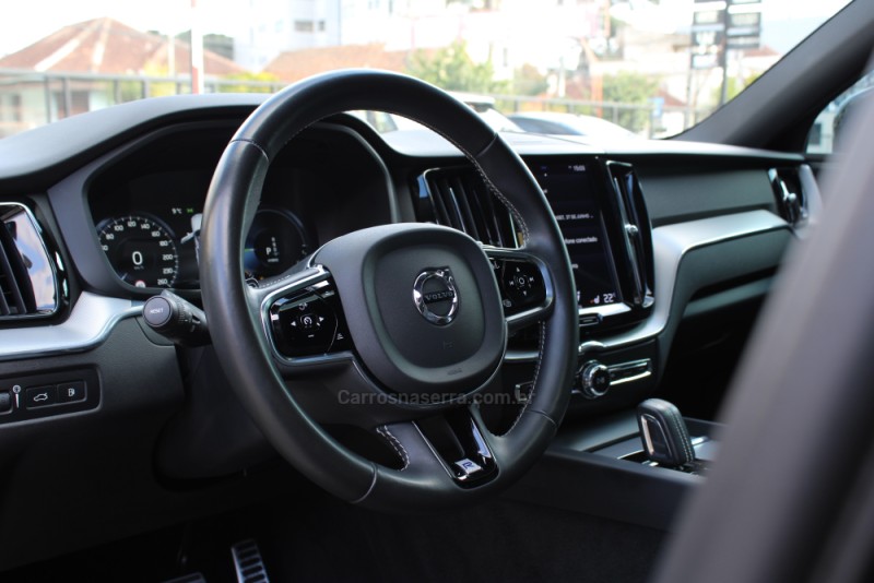XC60 2.0 T8 R DESIGN HYBRID GASOLINA 4P AUTOMÁTICO - 2020 - CAXIAS DO SUL