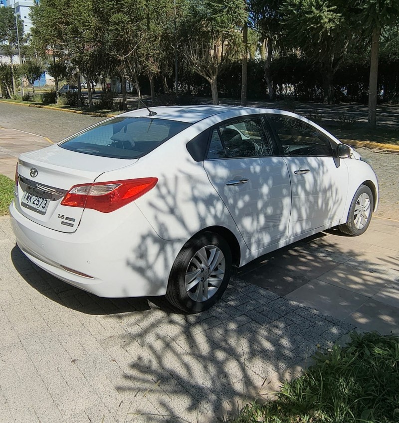 HB20S 1.0 COMFORT STYLE 12V FLEX 4P MANUAL - 2015 - FARROUPILHA