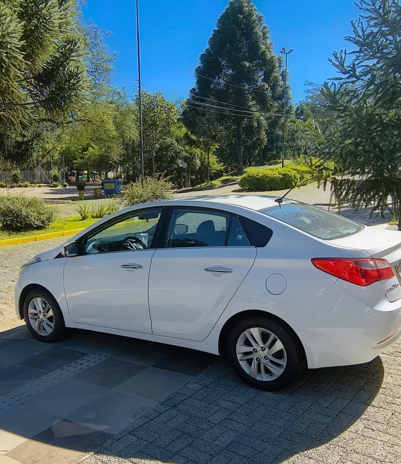 HB20S 1.0 COMFORT STYLE 12V FLEX 4P MANUAL - 2015 - FARROUPILHA