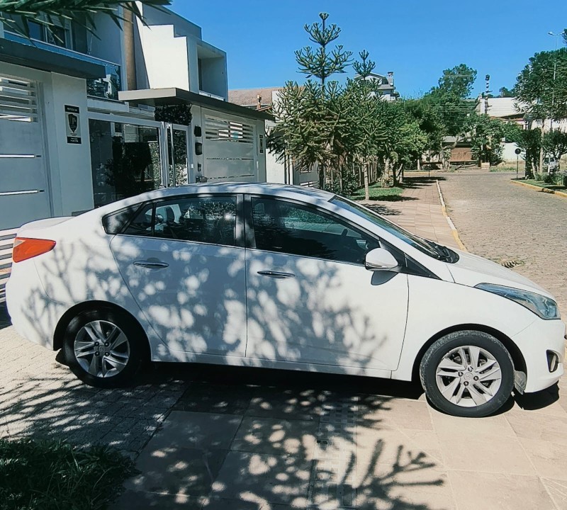 HB20S 1.0 COMFORT STYLE 12V FLEX 4P MANUAL - 2015 - FARROUPILHA
