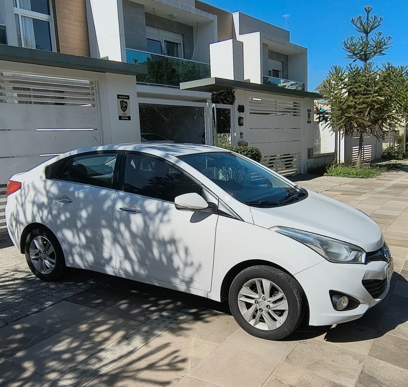 HB20S 1.0 COMFORT STYLE 12V FLEX 4P MANUAL - 2015 - FARROUPILHA