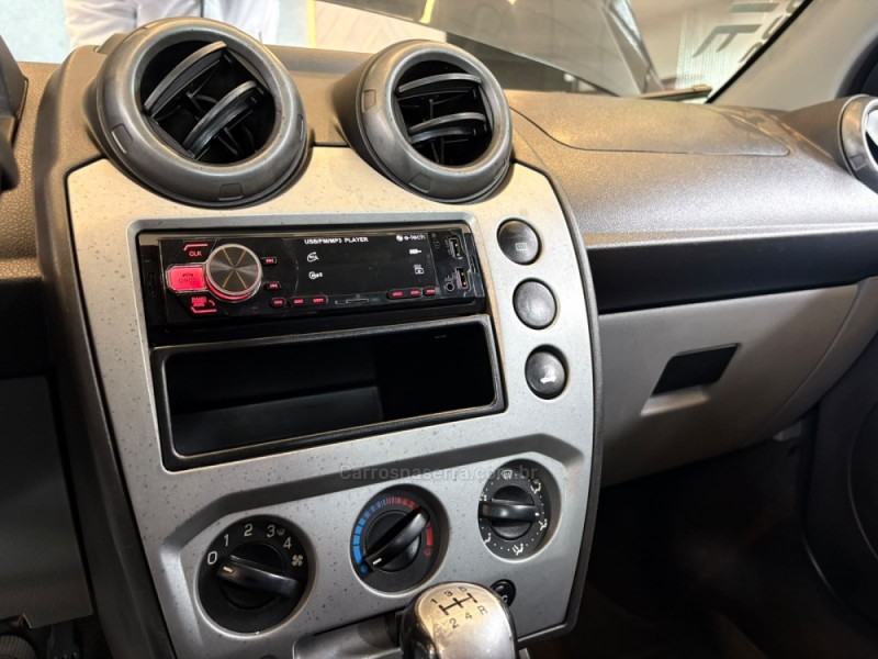 FIESTA 1.6 MPI CLASS HATCH 8V FLEX 4P MANUAL - 2009 - CAMPO BOM