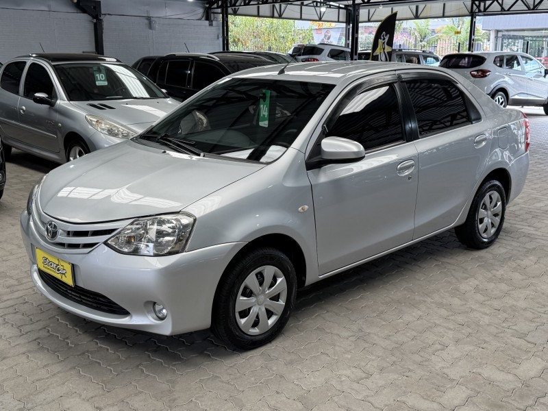 etios 1.5 xs sedan 16v flex 4p manual 2014 caxias do sul
