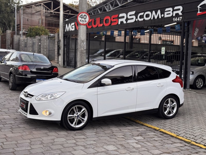 focus 2.0 se hatch 16v flex 4p auto 2015 caxias do sul