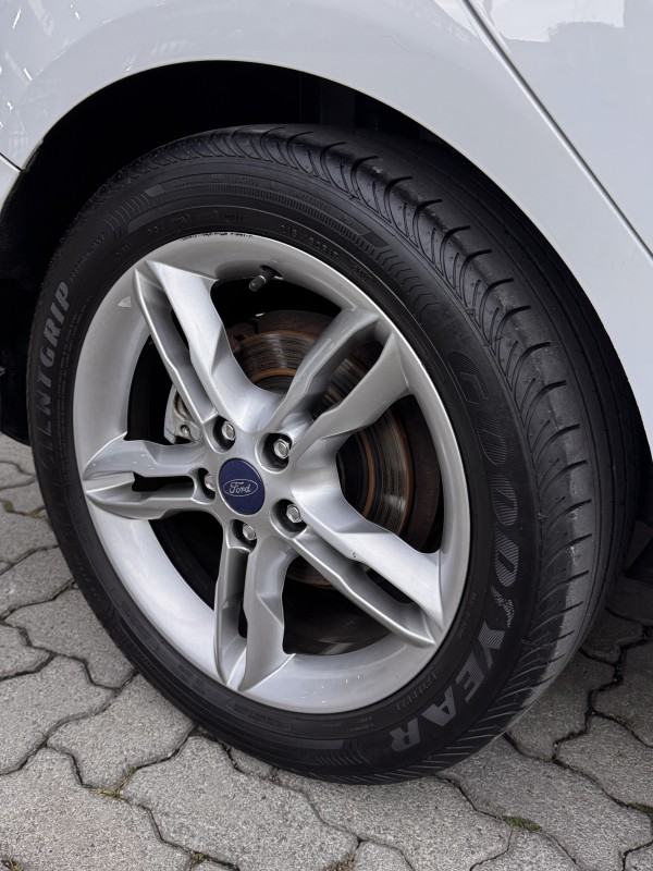 FOCUS 2.0 SE HATCH 16V FLEX 4P AUTO - 2015 - CAXIAS DO SUL