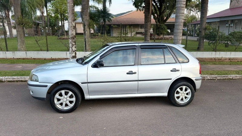 GOL 1.0 MI HIGHWAY 16V GASOLINA 4P MANUAL G.III - 2002 - FELIZ