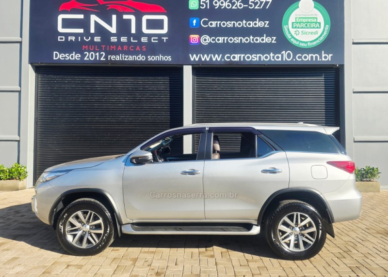 HILUX SW4 2.8 SRX 4X4 7 LUGARES 16V TURBO INTERCOOLER DIESEL 4P AUTOMÁTICO - 2020 - LAJEADO