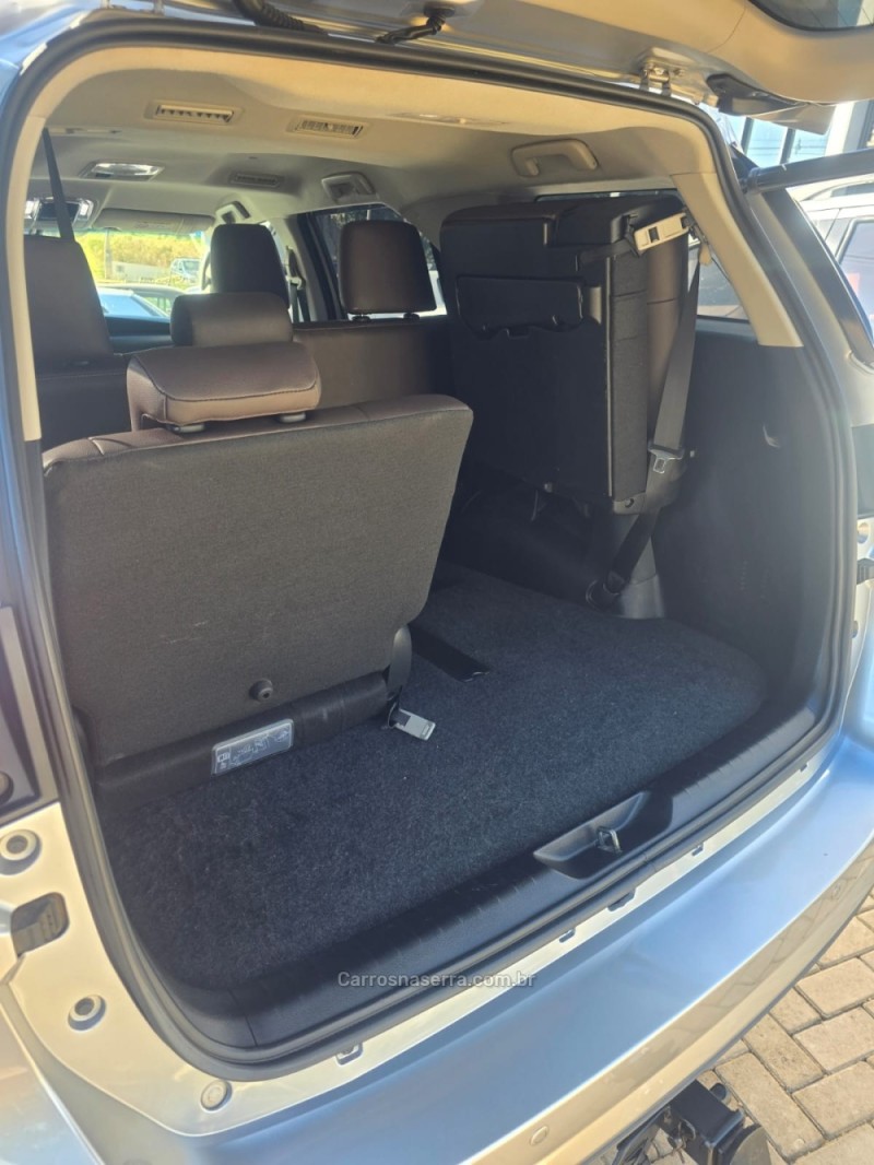 HILUX SW4 2.8 SRX 4X4 7 LUGARES 16V TURBO INTERCOOLER DIESEL 4P AUTOMÁTICO - 2020 - LAJEADO